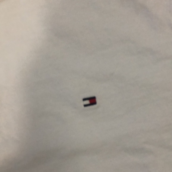 SOLD Tommy Hilfiger Men’s sweater & T-Shirts lot size small - Picture 6 of 11